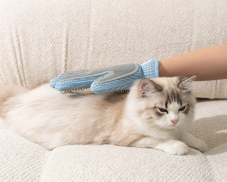 Stroking cats gloves can remove floating hair