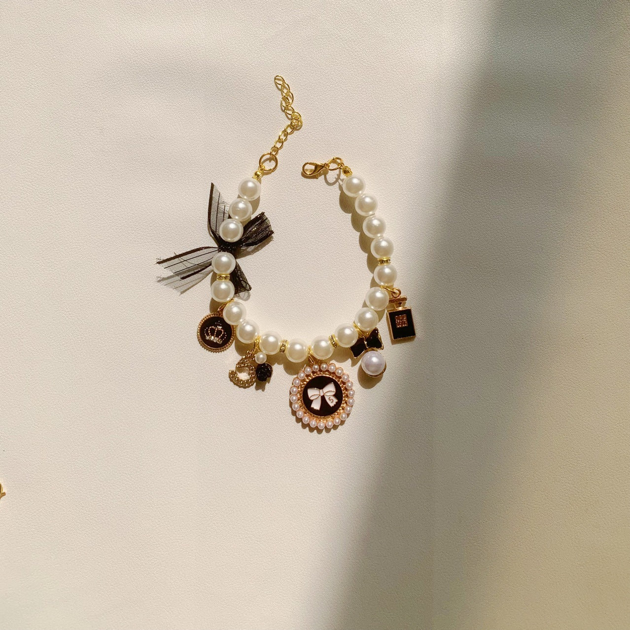 Pet pearl necklace