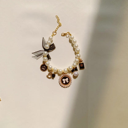 Pet pearl necklace