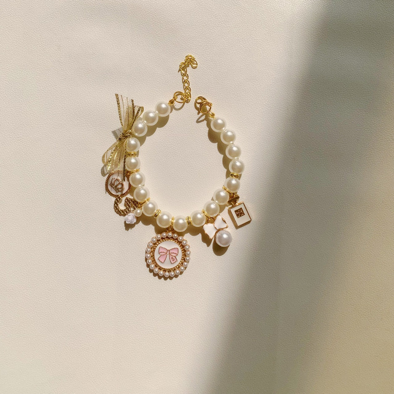 Pet pearl necklace