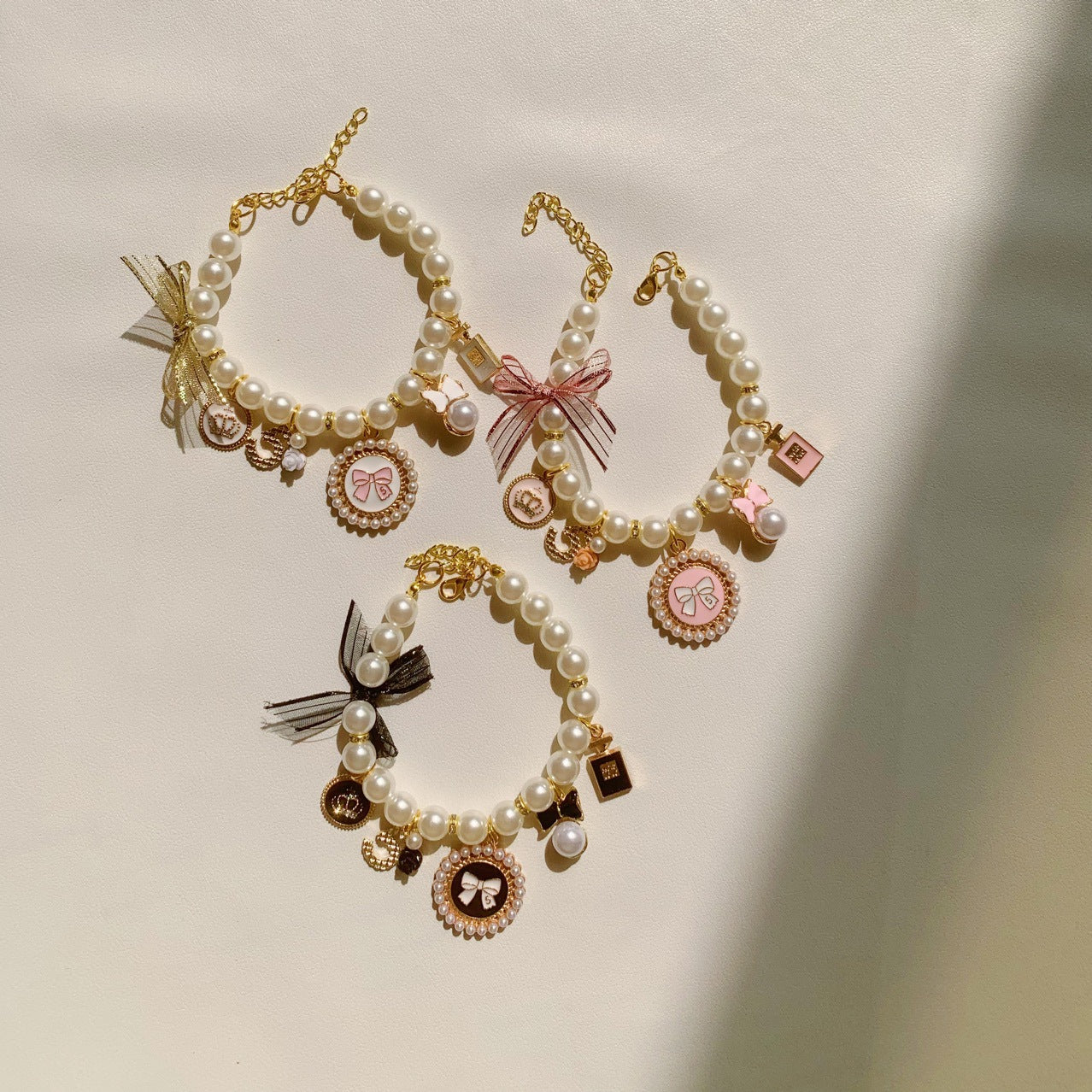 Pet pearl necklace